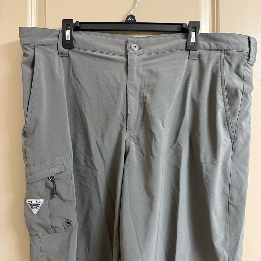 Columbia Men's Light Gray Cargo Pants
